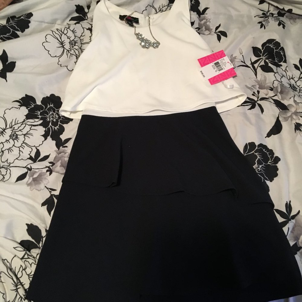 IZByer Girl's size 10 White and Navy formal wear